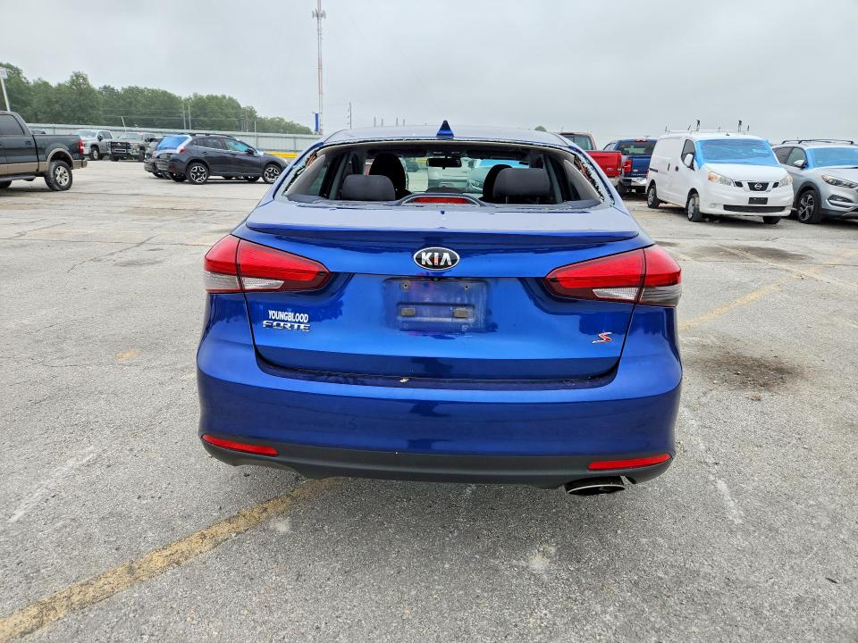 2018 Kia Forte მანქანა იყიდება აუქციონზე, vin: 3KPFL4A70JE249962, აუქციონის ნომერი: 57882066