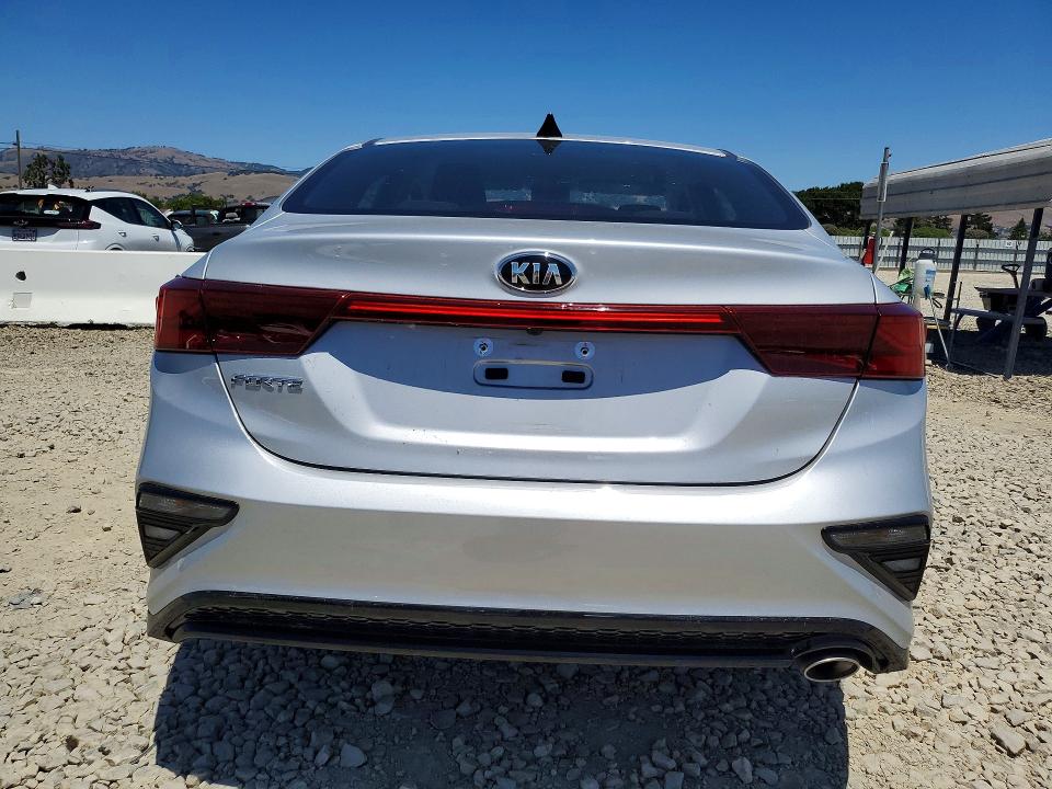 2021 Kia Forte მანქანა იყიდება აუქციონზე, vin: 3KPF24AD7ME315677, აუქციონის ნომერი: 56164276