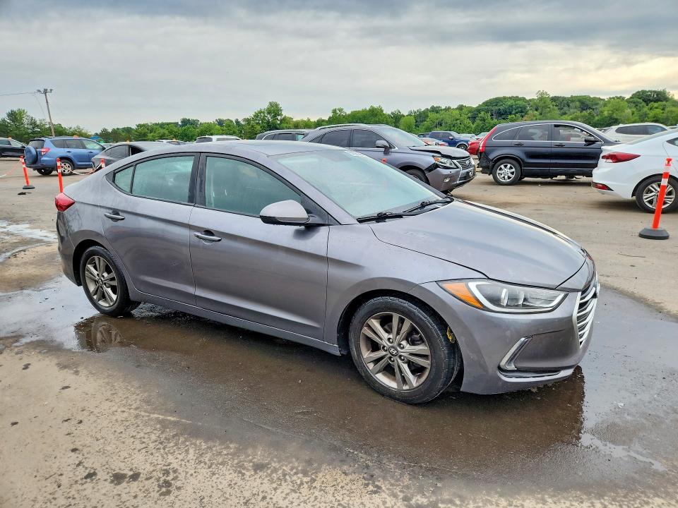 57826256 :رقم المزاد ، 5NPD84LF2JH267405 vin ، 2018 Hyundai Elantra مزاد بيع