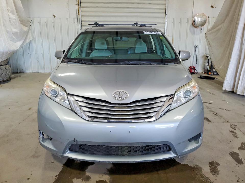 2015 Toyota Sienna მანქანა იყიდება აუქციონზე, vin: 5TDKK3DC4FS688972, აუქციონის ნომერი: 57300196