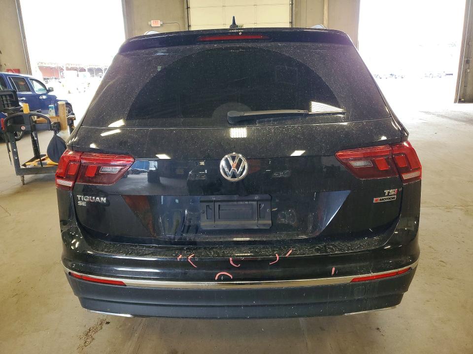 Продажа на аукционе авто 2018 Volkswagen Tiguan, vin: 3VV2B7AX3JM196989, номер лота: 57824996