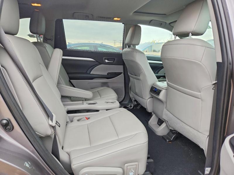 55162796 :رقم المزاد ، 5TDJZRFH4KS588691 vin ، 2019 Toyota Highlander مزاد بيع