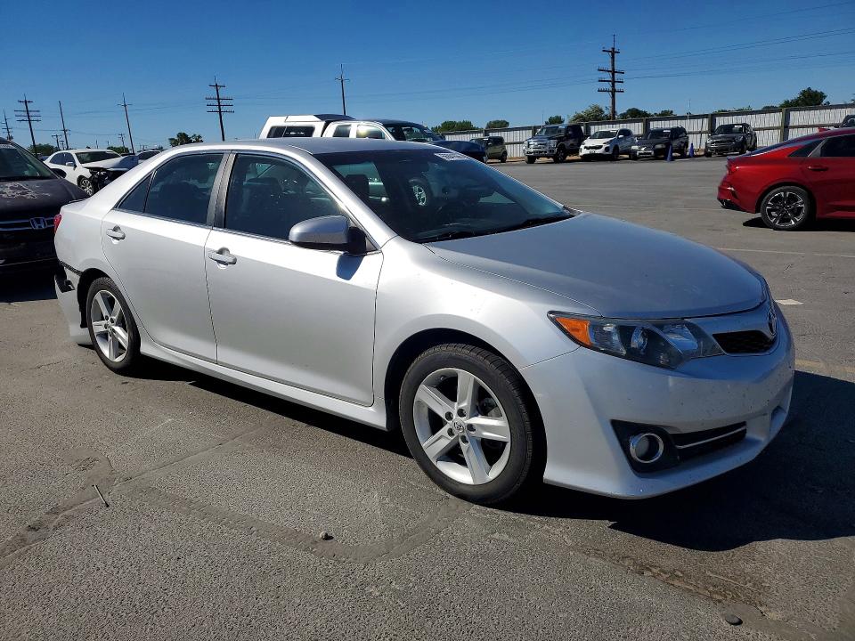 56841666 :رقم المزاد ، 4T1BF1FK2EU440738 vin ، 2014 Toyota Camry مزاد بيع