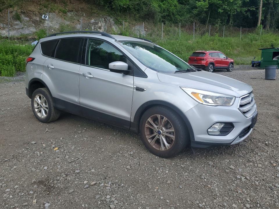 57022506 :رقم المزاد ، 1FMCU9GD6JUD53542 vin ، 2018 Ford Escape مزاد بيع
