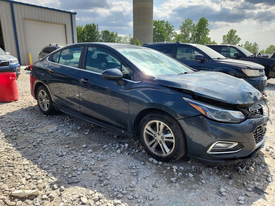 55510936 :رقم المزاد ، 1G1BE5SMXJ7202627 vin ، 2018 Chevrolet Cruze مزاد بيع