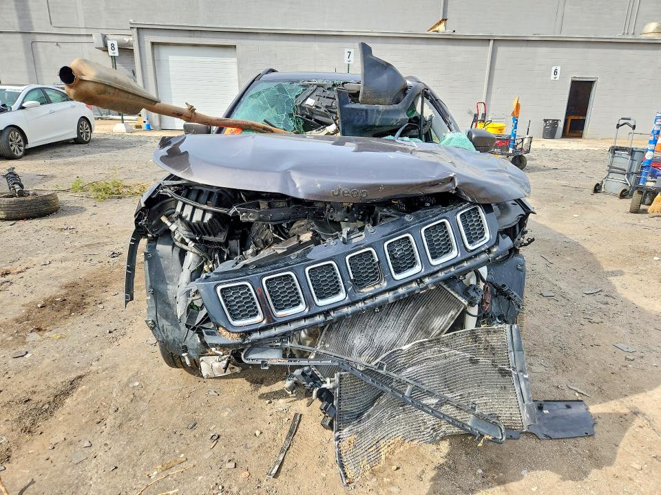 2017 Jeep Compass მანქანა იყიდება აუქციონზე, vin: 3C4NJCBB5HT620683, აუქციონის ნომერი: 57633006