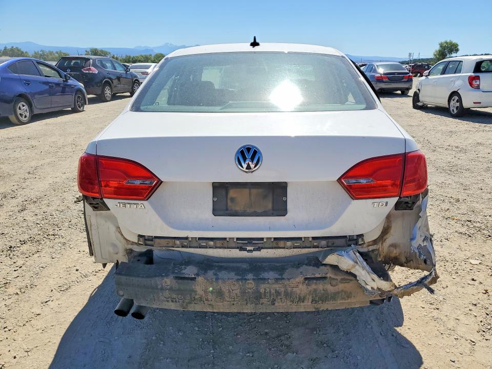 58921986 :رقم المزاد ، 3VWLL7AJ0EM390698 vin ، 2014 Volkswagen Jetta مزاد بيع