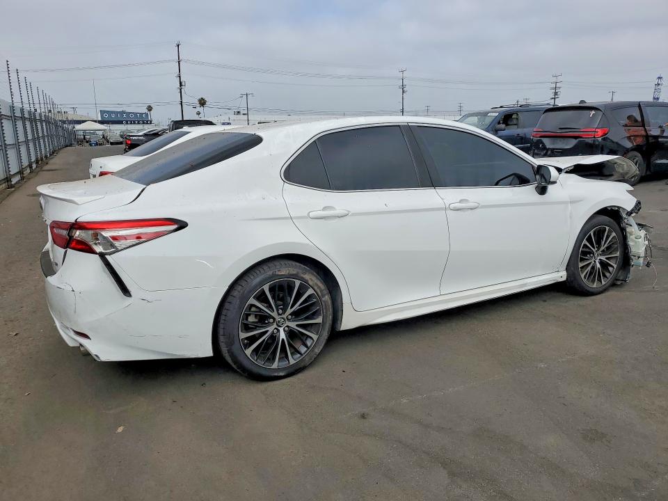 2018 Toyota Camry მანქანა იყიდება აუქციონზე, vin: 4T1B11HK0JU095053, აუქციონის ნომერი: 57266866