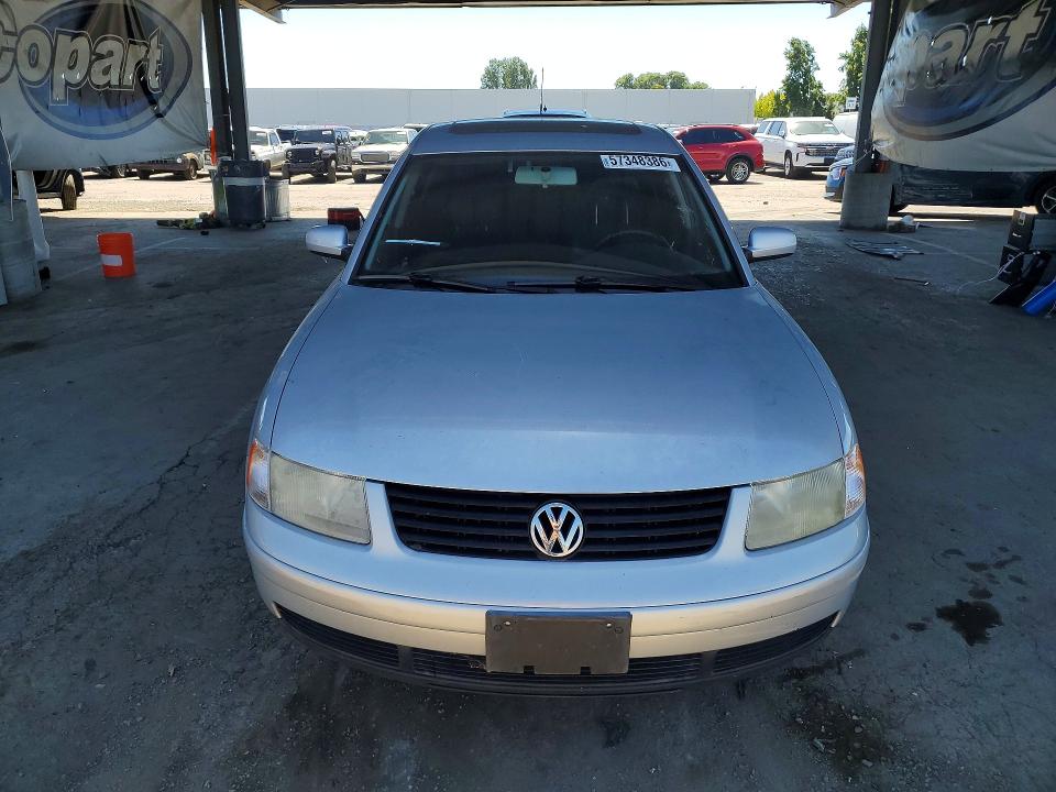 2000 Volkswagen Passat მანქანა იყიდება აუქციონზე, vin: WVWTH23B0YE378395, აუქციონის ნომერი: 57348386