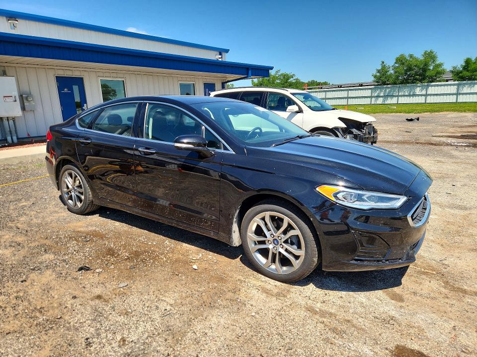 58147446 :رقم المزاد ، 3FA6P0CD0KR180657 vin ، 2019 Ford Fusion مزاد بيع