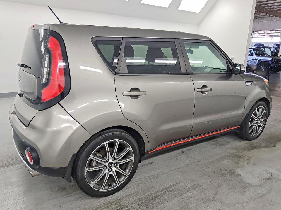 2018 Kia Soul მანქანა იყიდება აუქციონზე, vin: KNDJX3AA6J7557707, აუქციონის ნომერი: 56181116