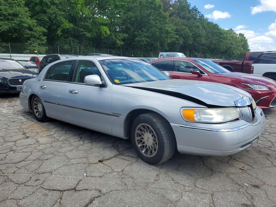 Aukcja sprzedaży 2001 Lincoln Town Car, vin: 1LNHM82WX1Y728687, numer aukcji: 58108656