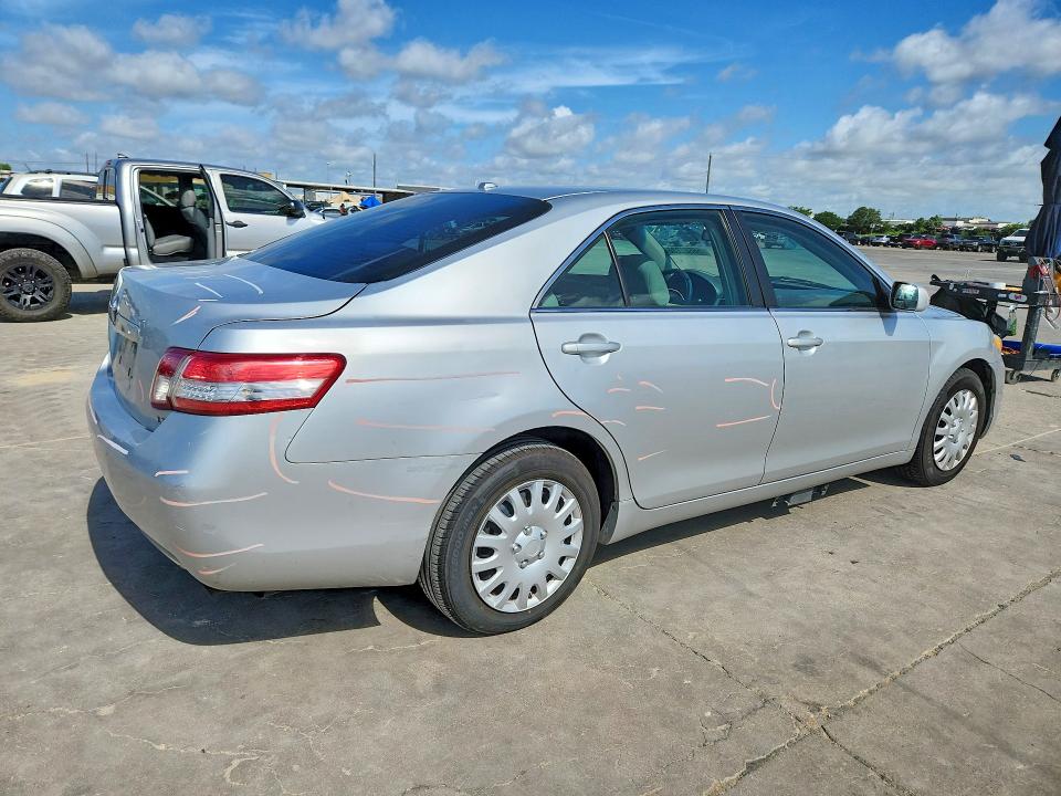 56522236 :رقم المزاد ، 4T1BF3EK2BU126841 vin ، 2011 Toyota Camry مزاد بيع
