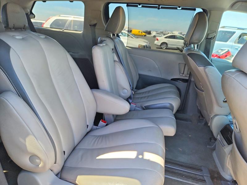 59128456 :رقم المزاد ، 5TDKK3DC0CS188576 vin ، 2012 Toyota Sienna مزاد بيع
