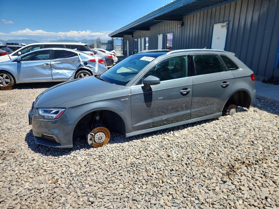 56489206 :رقم المزاد ، WAUSPBFF6JA057209 vin ، 2018 Audi A3 مزاد بيع