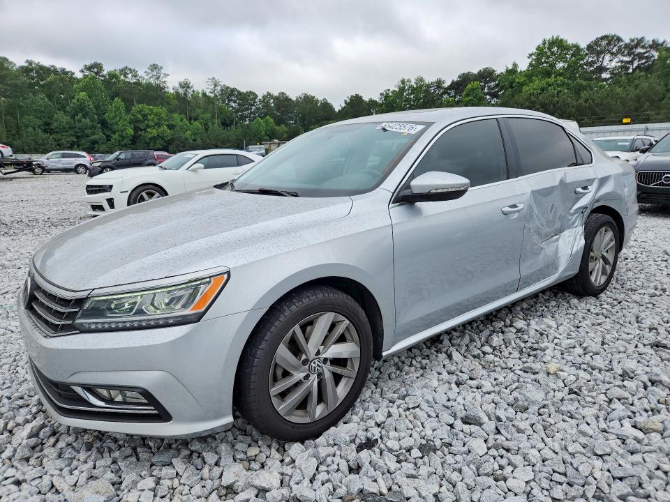 55425576 :رقم المزاد ، 1VWBA7A3XJC039327 vin ، 2018 Volkswagen Passat مزاد بيع