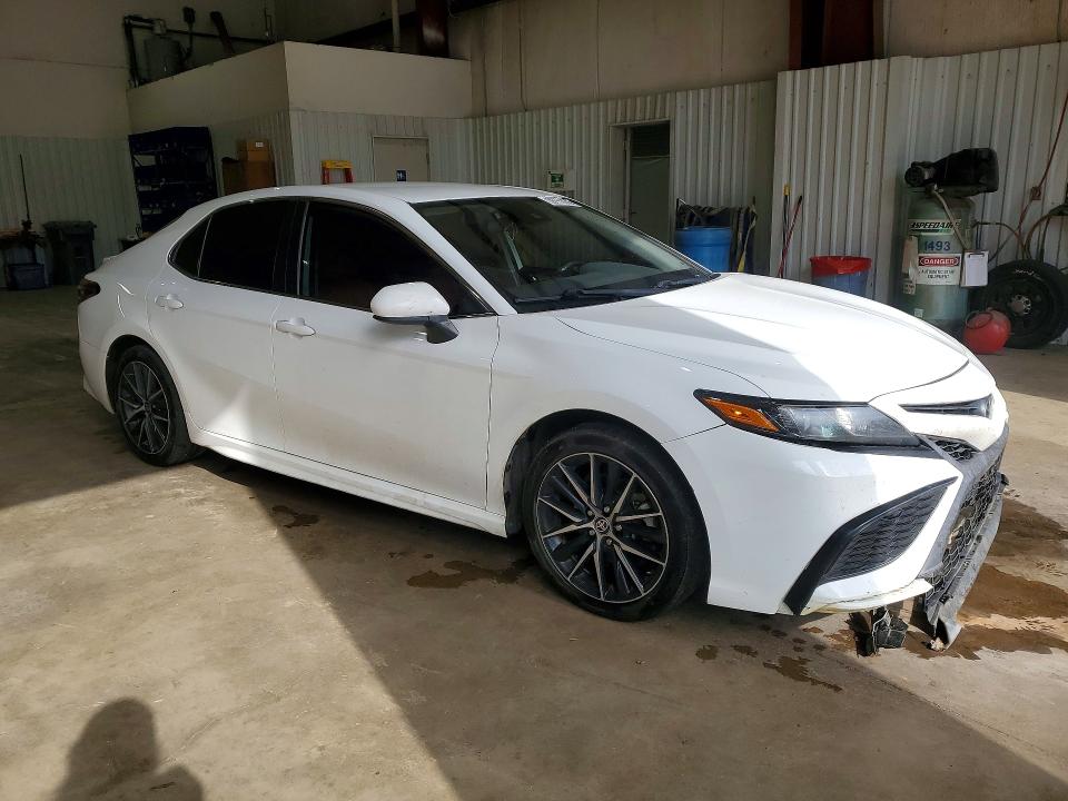 59151476 :رقم المزاد ، 4T1G11AK2MU467531 vin ، 2021 Toyota Camry مزاد بيع