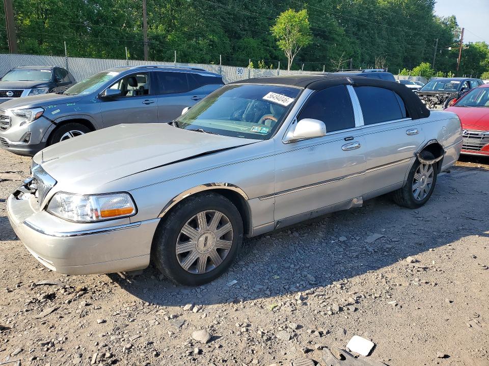 2003 Lincoln Town Car მანქანა იყიდება აუქციონზე, vin: 1LNHM83W73Y608220, აუქციონის ნომერი: 56494046