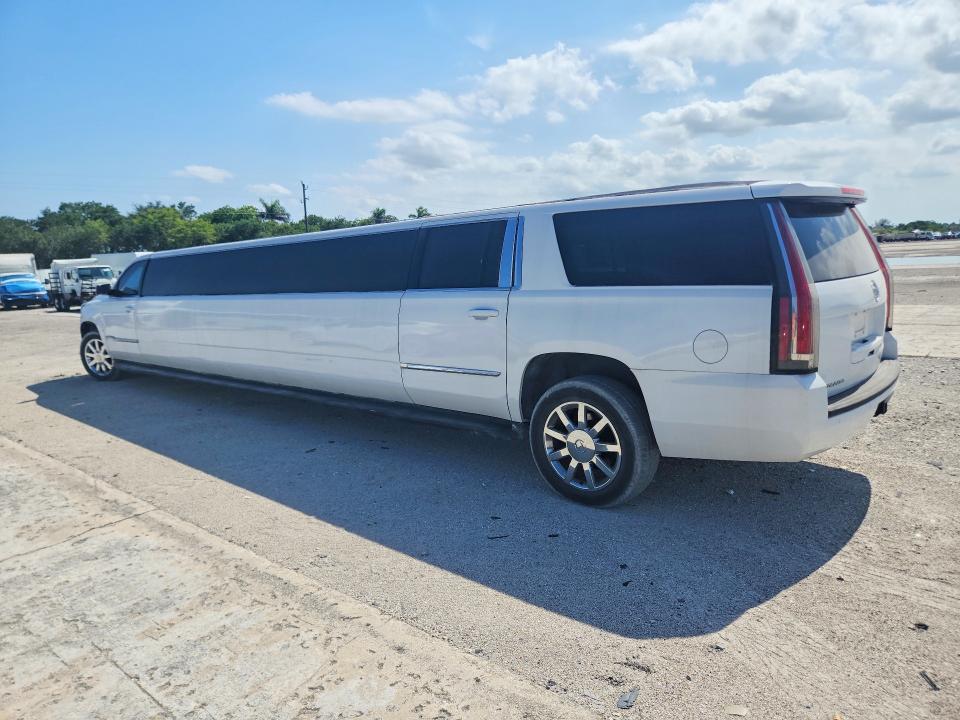 58441956 :رقم المزاد ، 1GNSCJKC0FR139800 vin ، 2015 Chevrolet Suburban مزاد بيع