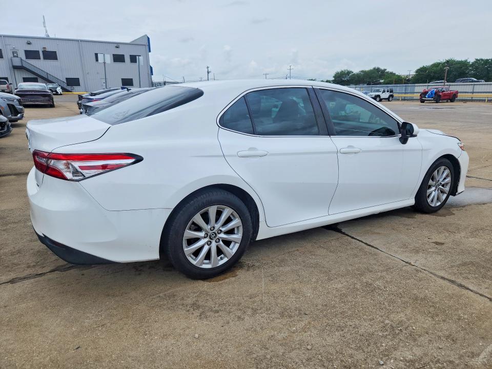 2018 Toyota Camry მანქანა იყიდება აუქციონზე, vin: 4T1B11HK5JU074019, აუქციონის ნომერი: 56503236