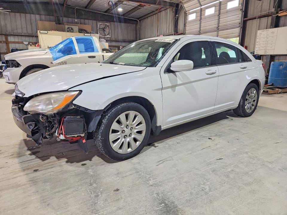 Продажа на аукционе авто 2014 Chrysler 200, vin: 1C3CCBABXEN143181, номер лота: 64017026