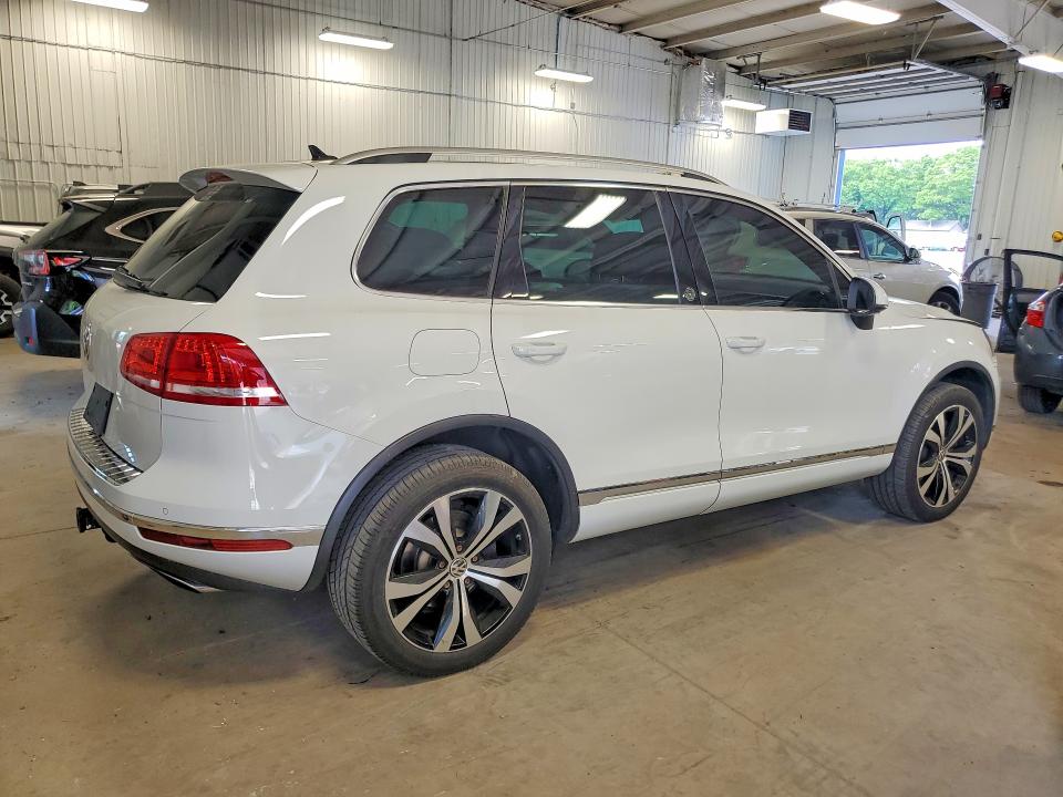 Продаж на аукціоні авто 2017 Volkswagen Touareg, vin: WVGRF7BP4HD001399, номер лоту: 55500066