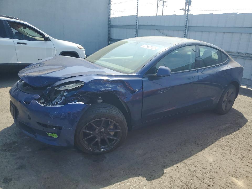 2022 Tesla Model 3 მანქანა იყიდება აუქციონზე, vin: 5YJ3E1EA2NF294922, აუქციონის ნომერი: 57363786