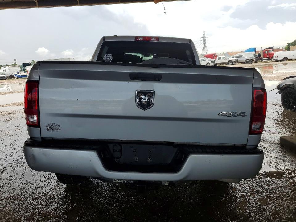 55157316 :رقم المزاد ، 1C6RR7KG4JS314215 vin ، 2018 Ram 1500 مزاد بيع