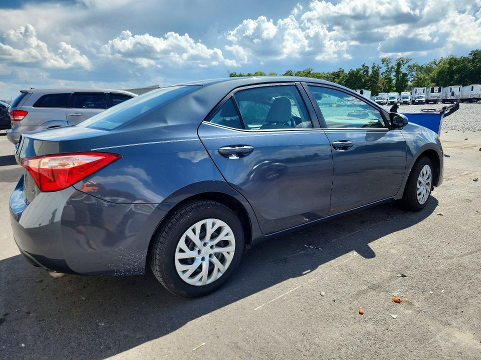 2018 Toyota Corolla მანქანა იყიდება აუქციონზე, vin: 5YFBURHE9JP826693, აუქციონის ნომერი: 58363696