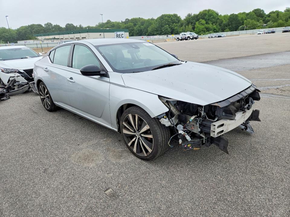 58230396 :رقم المزاد ، 1N4BL4CV9NN302885 vin ، 2022 Nissan Altima مزاد بيع