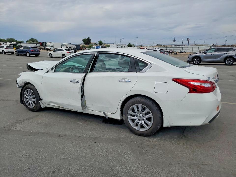 2017 Nissan Altima მანქანა იყიდება აუქციონზე, vin: 1N4AL3AP5HN346378, აუქციონის ნომერი: 55881406