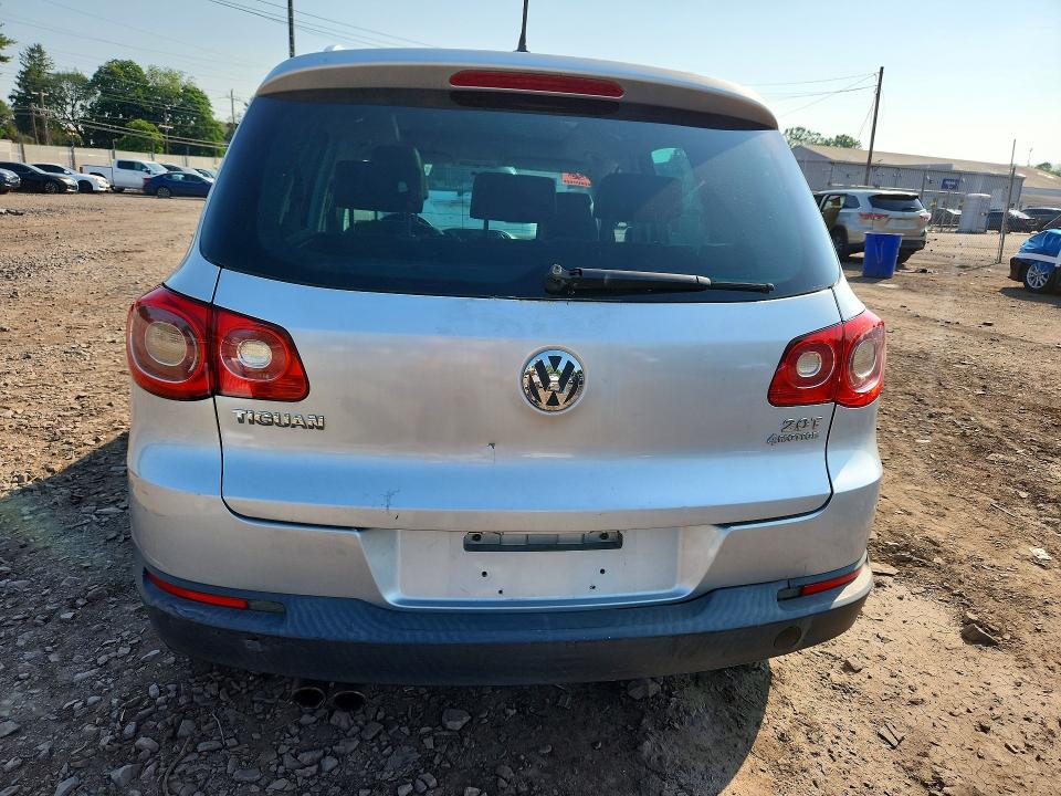 2010 Volkswagen Tiguan მანქანა იყიდება აუქციონზე, vin: WVGBV7AX1AW001912, აუქციონის ნომერი: 85460725