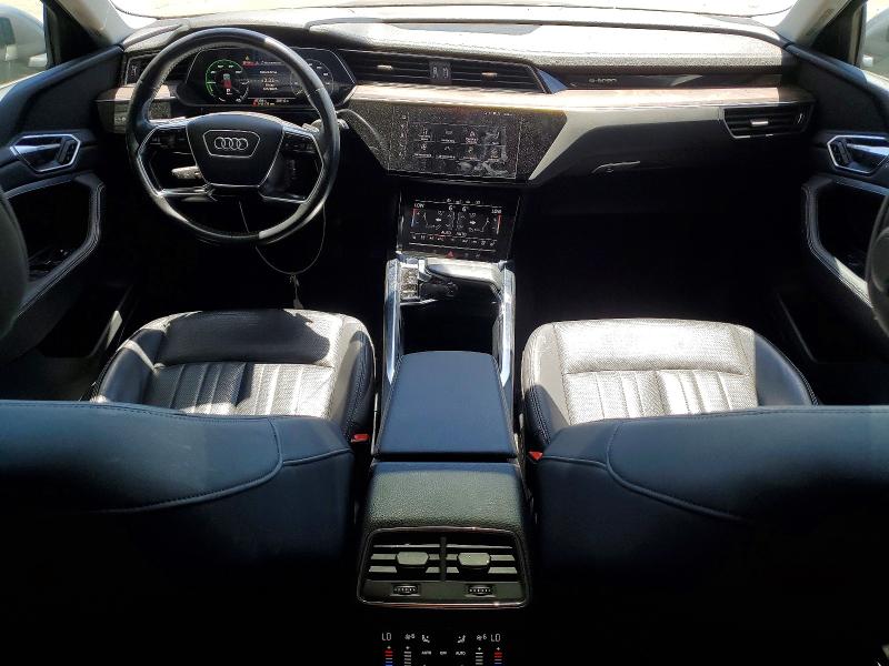 56361026 :رقم المزاد ، WA1LAAGE4KB005916 vin ، 2019 Audi E-tron مزاد بيع