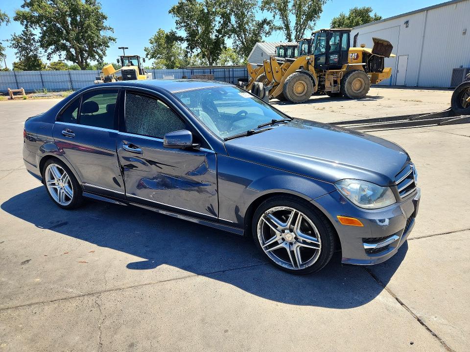 2014 Mercedes-benz C მანქანა იყიდება აუქციონზე, vin: WDDGF4HB5EG225254, აუქციონის ნომერი: 58518746