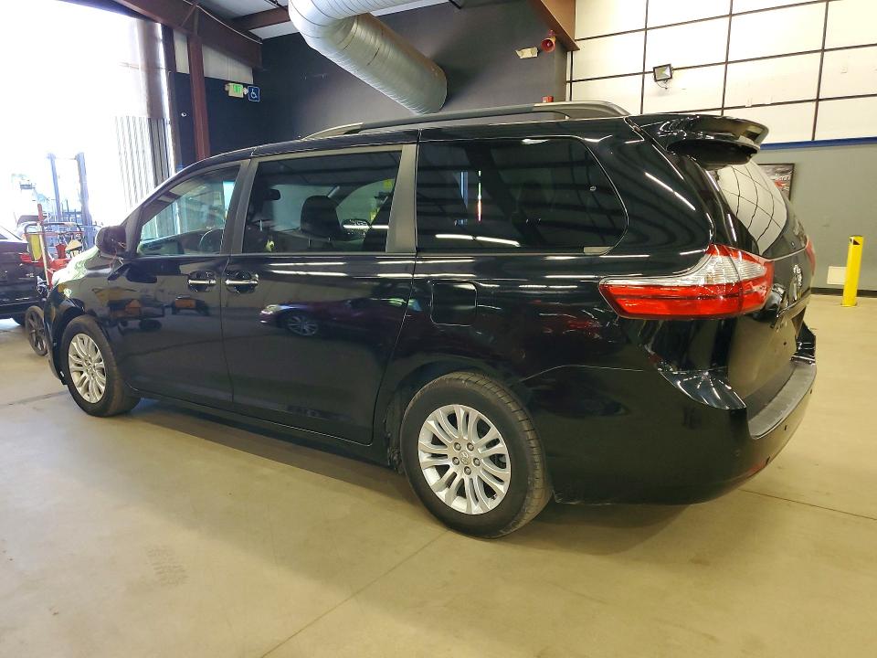 58943236 :رقم المزاد ، 5TDYZ3DC1HS823723 vin ، 2017 Toyota Sienna مزاد بيع
