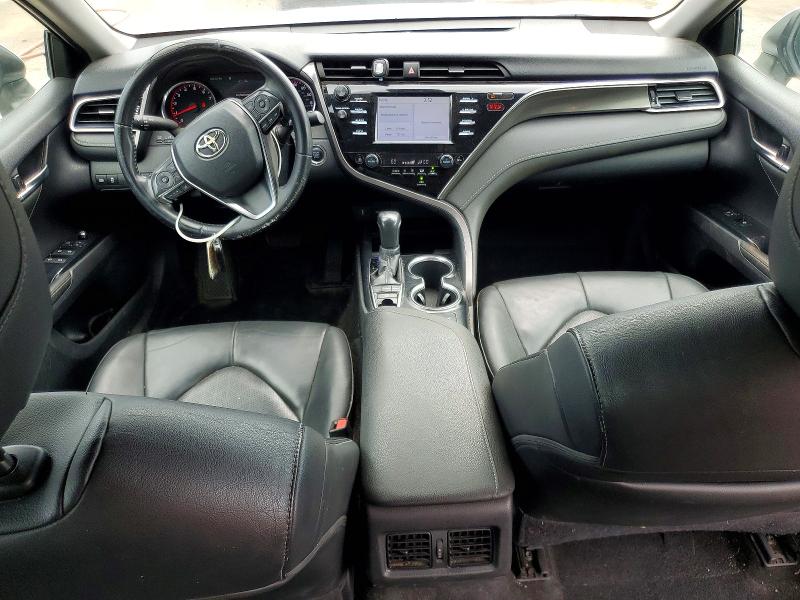 55359756 :رقم المزاد ، 4T1B61HK4JU025153 vin ، 2018 Toyota Camry مزاد بيع