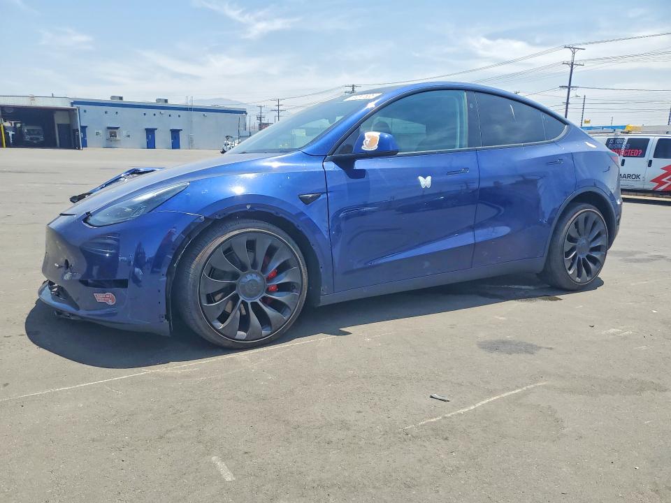 2024 Tesla Model Y მანქანა იყიდება აუქციონზე, vin: 7SAYGDEF1RF152115, აუქციონის ნომერი: 56097636