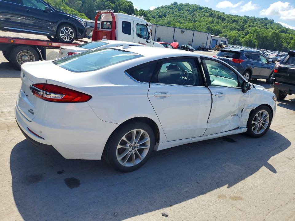 58371946 :رقم المزاد ، 3FA6P0LU0KR184966 vin ، 2019 Ford Fusion مزاد بيع