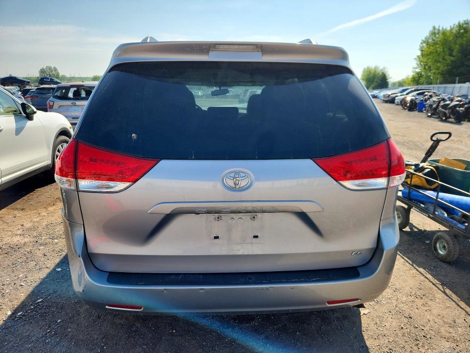 55113996 :رقم المزاد ، 5TDKK3DC7BS095102 vin ، 2011 Toyota Sienna مزاد بيع
