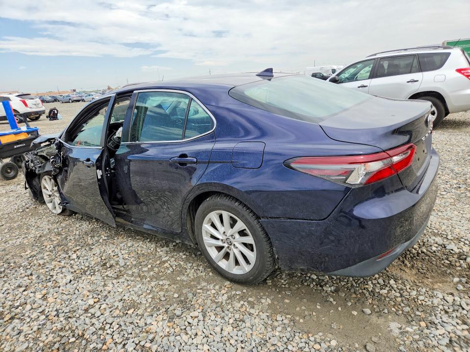 56459686 :رقم المزاد ، 4T1C11AK0NU671597 vin ، 2022 Toyota Camry مزاد بيع