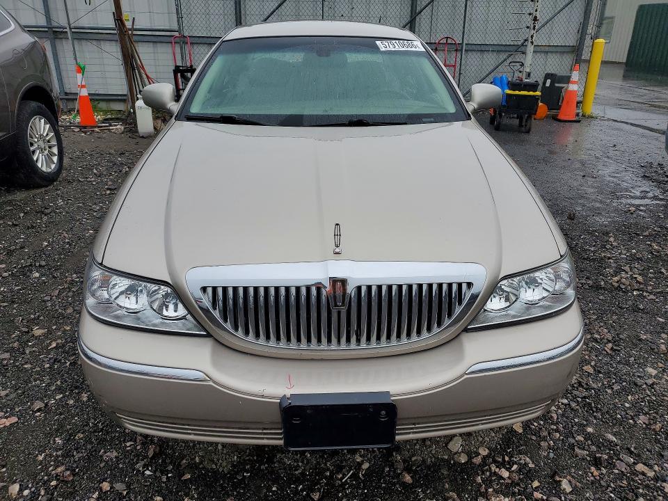 2003 Lincoln Town Car მანქანა იყიდება აუქციონზე, vin: 1LNHM81W73Y613596, აუქციონის ნომერი: 57910686