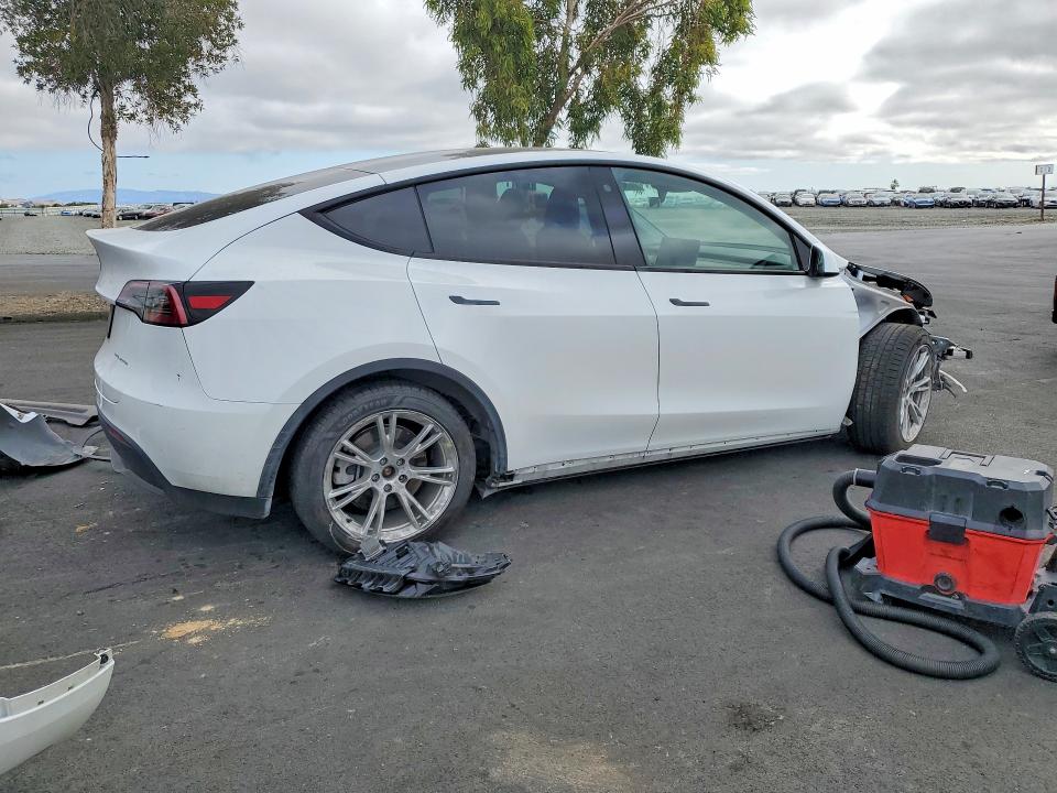 56172796 :رقم المزاد ، 7SAYGAEE1PF740969 vin ، 2023 Tesla Model Y مزاد بيع