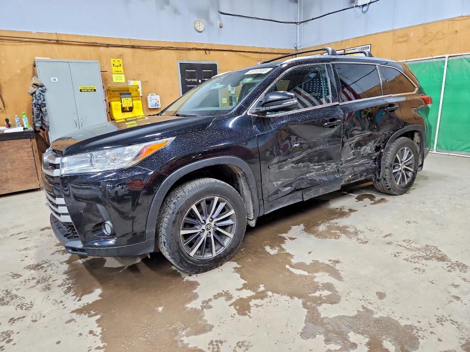 2018 Toyota Highlander მანქანა იყიდება აუქციონზე, vin: 5TDJZRFH4JS523046, აუქციონის ნომერი: 58133936