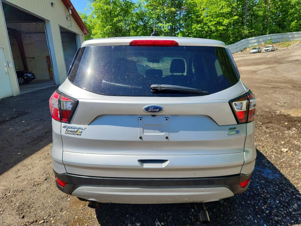 56566176 :رقم المزاد ، 1FMCU9GD4HUE61443 vin ، 2017 Ford Escape مزاد بيع