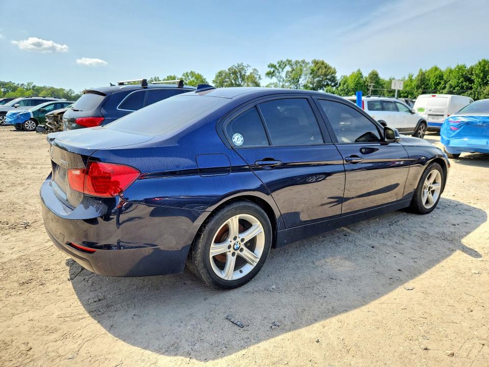 2013 Bmw 328 მანქანა იყიდება აუქციონზე, vin: WBA3B3C58DJ811834, აუქციონის ნომერი: 59176116