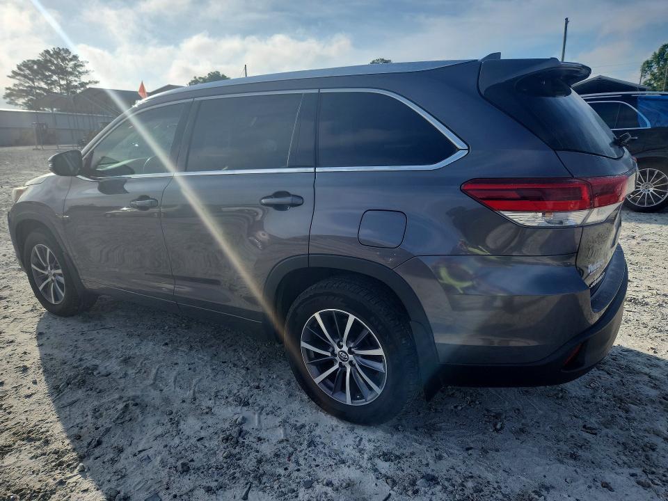 Продаж на аукціоні авто 2018 Toyota Highlander, vin: 5TDJZRFH5JS525064, номер лоту: 55870296