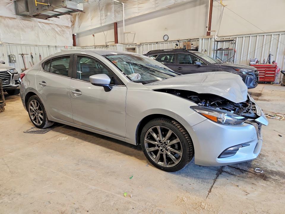 2018 Mazda 3 მანქანა იყიდება აუქციონზე, vin: 3MZBN1V32JM240620, აუქციონის ნომერი: 56824436
