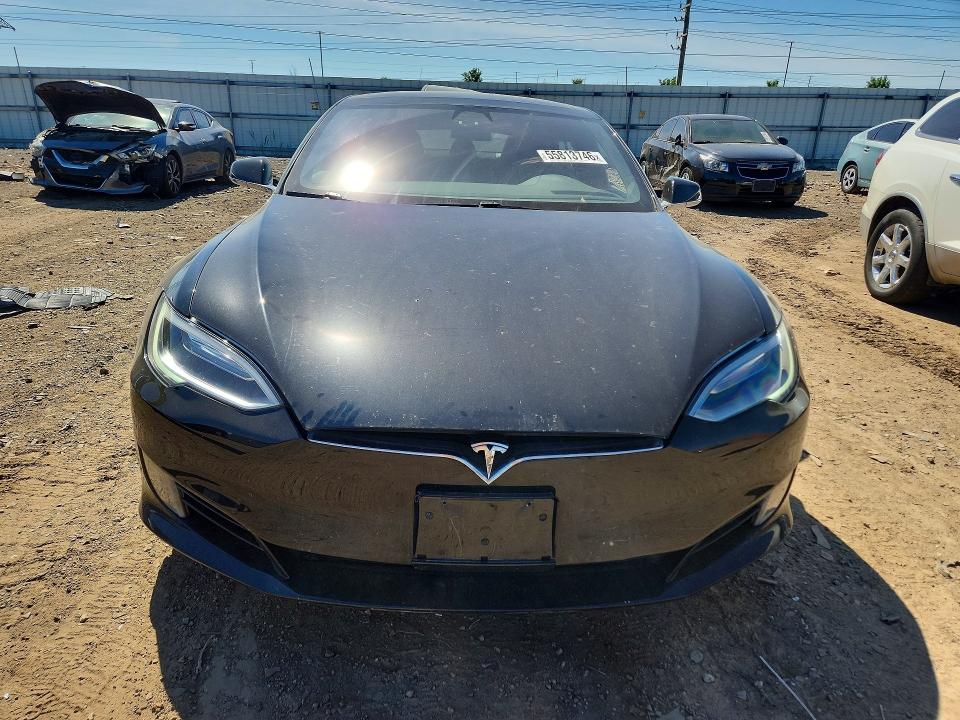 55813746 :رقم المزاد ، 5YJSA1E26HF197016 vin ، 2017 Tesla Model S مزاد بيع