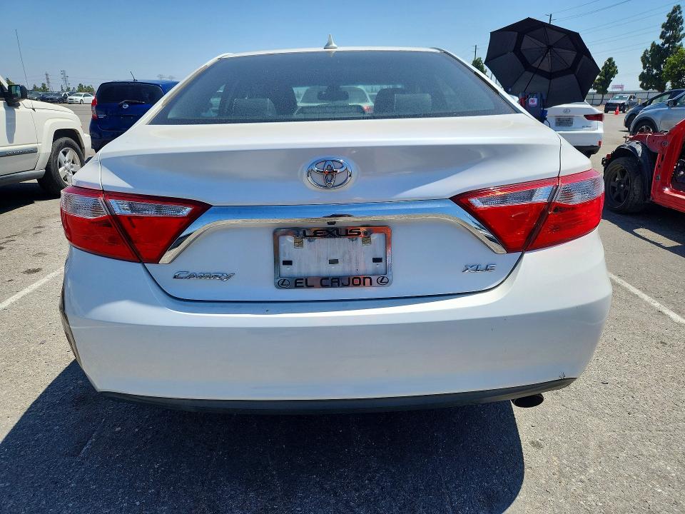56448226 :رقم المزاد ، 4T1BF1FK8FU874535 vin ، 2015 Toyota Camry مزاد بيع