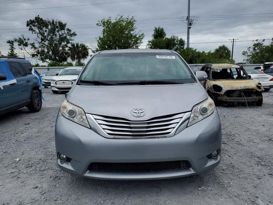 55916776 :رقم المزاد ، 5TDYK3DC6DS327007 vin ، 2013 Toyota Sienna مزاد بيع